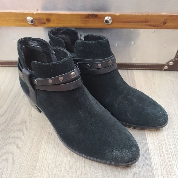 Clarks Sumerset Suede Ankle Booties size 7 - Picture 1 of 9